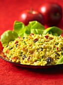 Rice salad with curry, apples and raisins