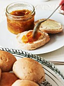Bread rolls with marmalade