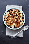 Pear gratin with Amaretti and dried cherries