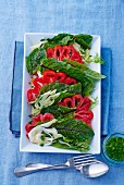 Spinach salad with tomatoes and fennel