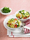 Noodle salad with tomato and egg