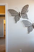 Schmetterlinge aus Metallgeflecht als Wanddeko