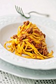 Fettuccine al ragù (Bandnudeln mit Fleischsauce, Italien)