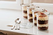 Chocolate and vanilla cupcakes in glasses
