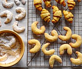Vanilla crescent biscuits and pastries on a wire rack