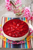 Cheesecake with strawberries and jelly