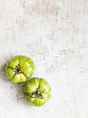 Zwei grüne gestreifte Tomaten