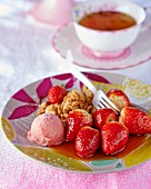 Strawberry crumble with fresh strawberries and strawberry ice cream