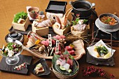Party platters with salad, sashimi and mussel tempura (Japan)