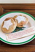 Mince pies and a description on a Christmas plate