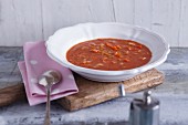 Rote Linsensuppe mit Tahin