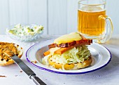 Bavaria-Burger mit Leberkäse Weisskraut & süssem Senf