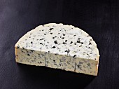 Bleu d'auvergne (French cow's milk cheese)
