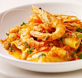 Pasta with prawns and peppers