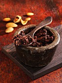 Chocolate spread with carob, coffee and almonds