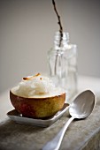 Gratinated pears with coconut and vanilla