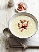 Kartoffel-Käse-Suppe mit knusprigem Speck