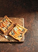 Apple tartlets with blue cheese