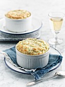 Kleine Käse-Kräuter-Souffles