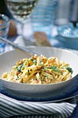 Tagliatelle mit Hühnerbrust und Champignons in Madeirasauce