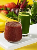 Green and red vegetable juices in two glasses