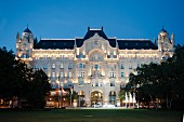 Blick auf das Hotel 'Four Seasons' in dem prunkvollen Gebäude des Gresham Palastes in Budapest, Ungarn