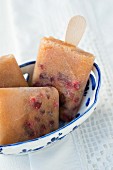 Pear ice lollies with pomegranate seeds (close-up)