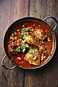 Shahjahani Murgh (Hähnchen Shahjahan): Hähnchencurry mit Cashewnüssen, Koriander, Gewürzen und Tomatensauce (Indien)