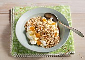 Quark with oats, bananas, dried apricots and maple syrup
