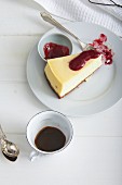 Cheesecake with raspberry sauce and coffee