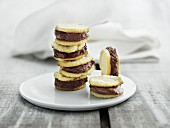 Biscuits filled with chocolate cream