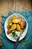 Sesame potatoes with herb quark