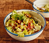 Sausalito-Salat mit Mais, Avocado und Speck (USA)