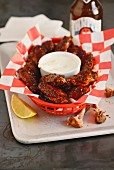 Chicken wings with a blue cheese dip (USA)