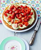 Quick strawberry cake with avocado and lime cream