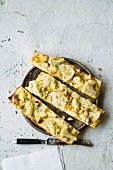 Tarte flambée with cauliflower