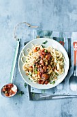Spaghetti mit veganer Tempeh-Bolognese