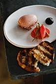 Geflügelleber-Parfait mit Foie Gras, Pflaume und Rettich, Restaurant 'Nomad', Sydney