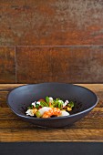 Garnele mit kandierten Maronen, Blumenkohl, Chorizo und Mandel, Restaurant 'Saint Crispin', Melbourne, Australien