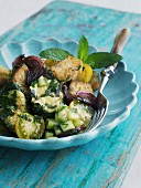 Bread salad with courgettes and tomatoes