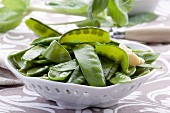 Mange tout with butter