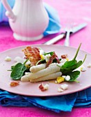 White asparagus with bacon, egg and spinach