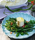 Green bean salad with oven-roasted goat's cheese