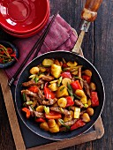 Sweet-and-sour beef with peppers and pineapple (Asia)