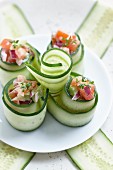 Cucumber rolls filled with tomatoes
