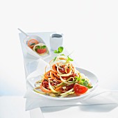 Gemüsespaghetti (Nudeln aus Gemüse mit Spiralschneider hergestellt)