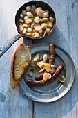 Lamb sausages with onions and grilled bread