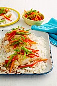 Asiagemüse-Fischfilets auf Reisbett