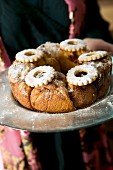 Yeast cake with jam biscuits