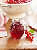 Red- and blackcurrant jelly